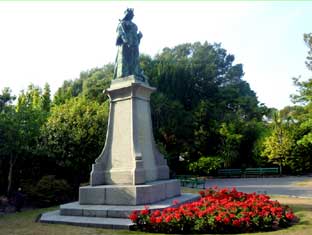 Guernsey, Queen Victoria memorial